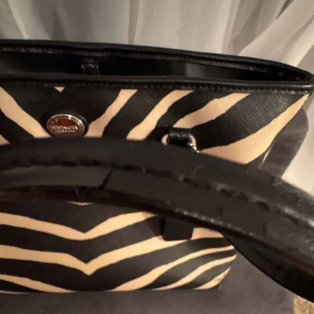 Coach bag has